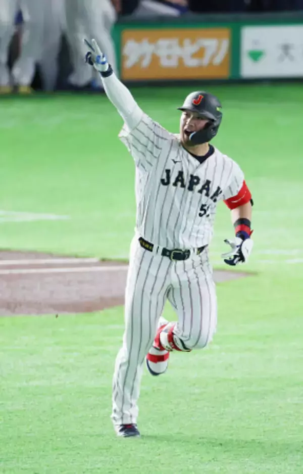 喜ぶ鈴木　野球