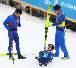 川除を迎える新田と森