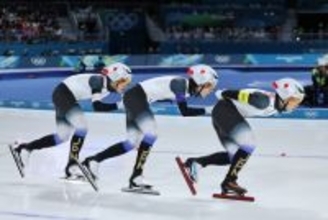 滑走する日本チーム　五輪