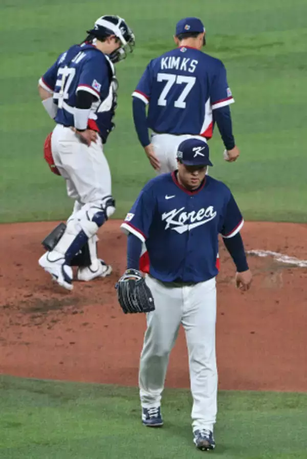 降板する柳賢振　野球