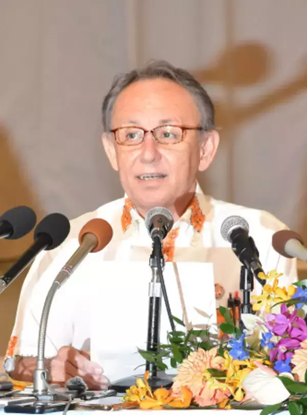 沖縄知事が３選出馬表明