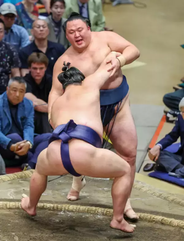 敗れた玉鷲