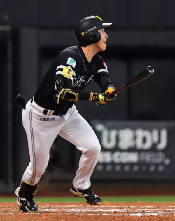 柳町の勝ち越し二塁打　プロ野球