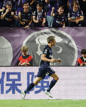喜ぶ加藤　Ｊリーグ