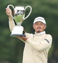 優勝した岩田　男子ゴルフ