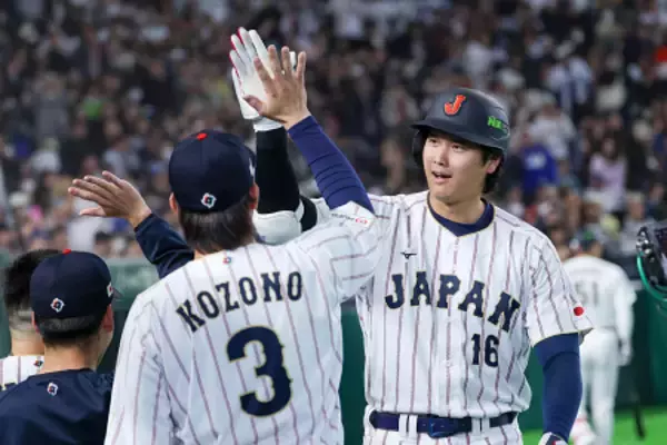 祝福される大谷　野球