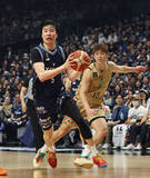 「攻め込む李賢重　バスケットＢリーグ」の画像1