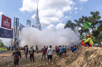 ロケットで雨乞い