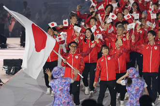 入場行進する日本選手団　アジア大会