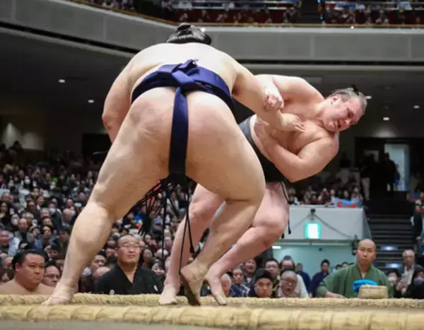 安青錦、３敗に後退＝熱海富士と並んで千秋楽へ―大相撲初場所１４日目