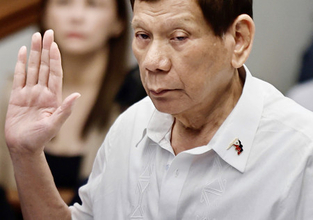 ドゥテルテ氏公判、１１月末開始