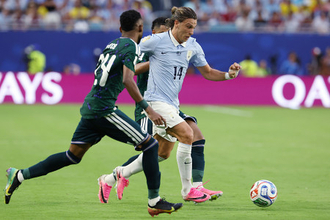 攻め込むカノッビオ　Ｗ杯サッカー