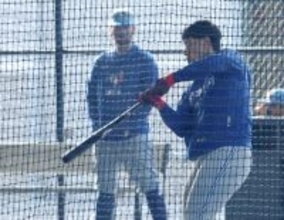 打撃練習に励む岡本　大リーグ