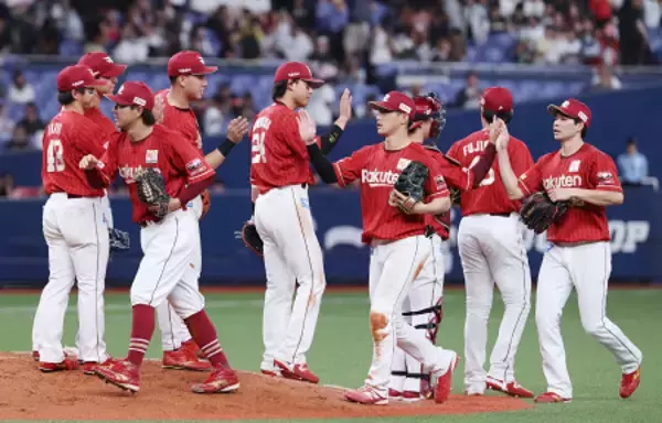 喜ぶ楽天ナイン　プロ野球