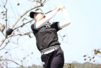 菅のショット　女子ゴルフ