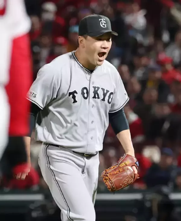 ベンチに戻る田中将　プロ野球