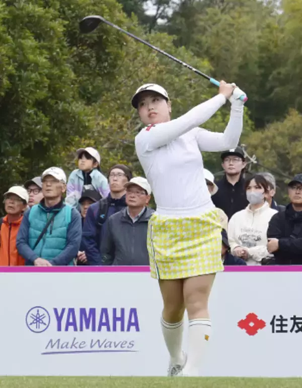 仲村と荒木が首位　女子ゴルフ