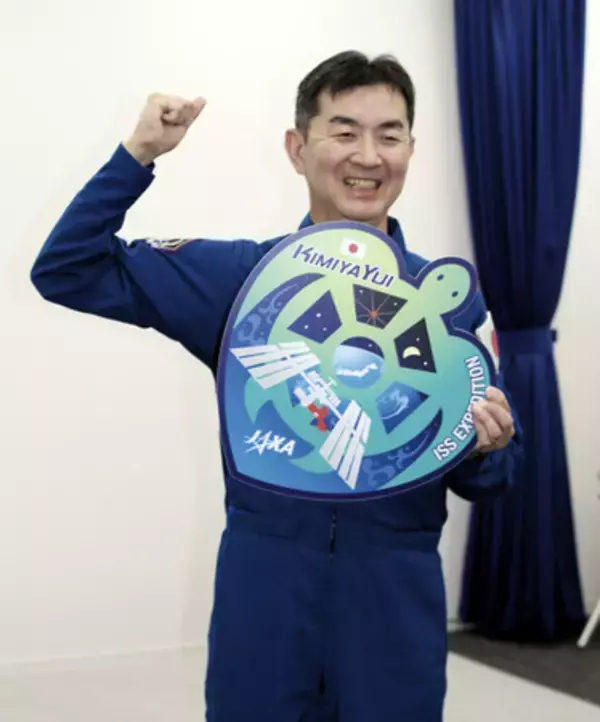 「経験、月を目指す後輩育成に」＝帰国の油井亀美也さんが記者会見