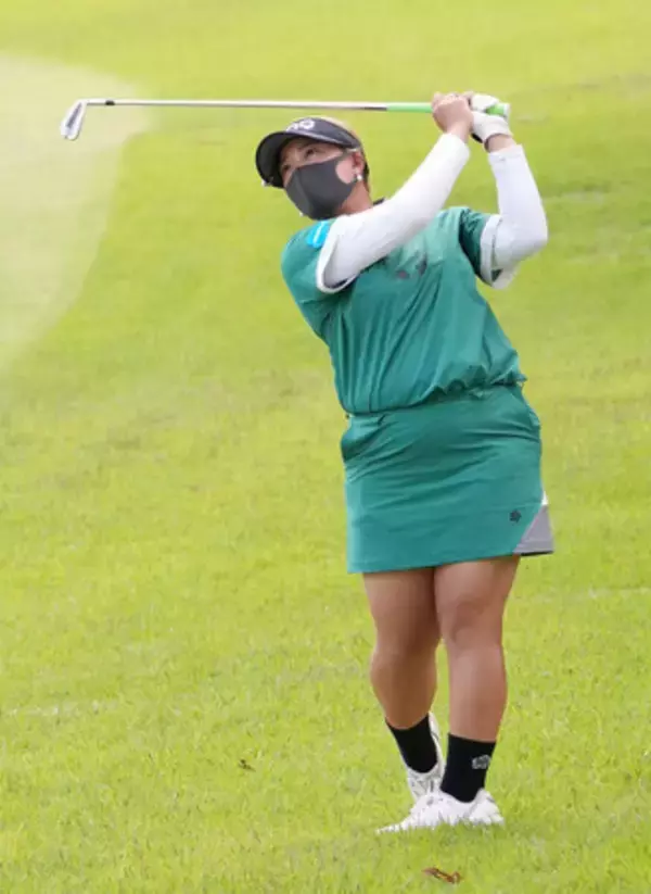 鈴木愛、高橋彩華が首位＝バンテリン女子ゴルフ