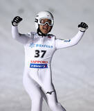 「ガッツポーズする中村」の画像1