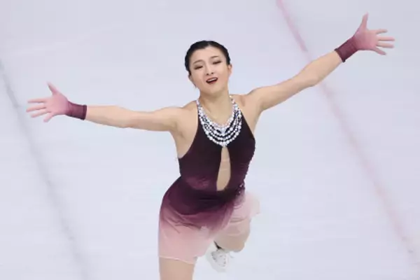 女子フリーで演技する坂本　五輪