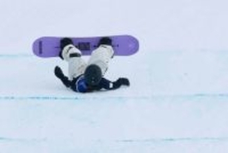 転倒する岩渕　五輪