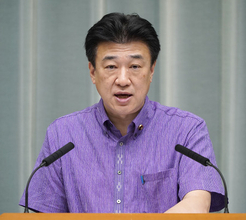 木原官房長官、はしかで注意喚起