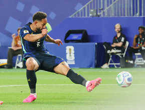 ブラジル、勝つ　Ｗ杯サッカー