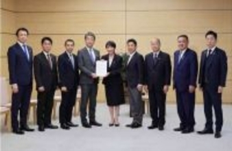 歳出膨張、財源の６割国債＝１１．７兆円増発、揺らぐ信認―補正予算