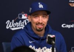 会見するスネル　大リーグ