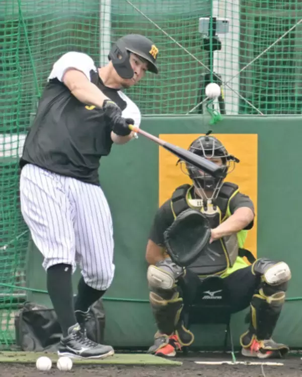 佐藤、初日から快音連発＝さらなる飛躍誓う主砲―プロ野球・阪神