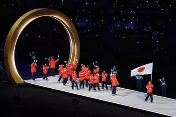 日本選手、各地で笑顔＝森重、冨田が堂々大役〔ミラノ・コルティナ五輪〕