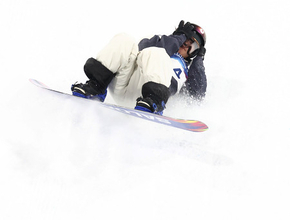 転倒する鈴木　五輪