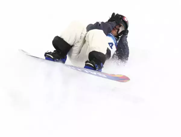 転倒する鈴木　五輪