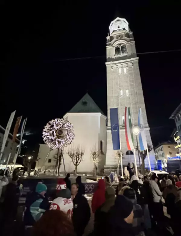 コルティナダンペッツォの聖火台　五輪