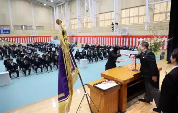 全国枠入学生、初の卒業式