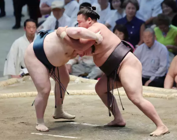攻める安青錦