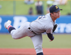 力投する古川　高校野球