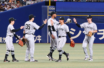 喜ぶ巨人ナイン　プロ野球