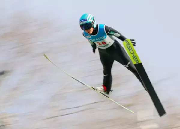 伊藤が３連覇、高梨３位＝男子は小林潤―全日本ジャンプ