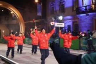 入場行進する日本の選手ら　五輪