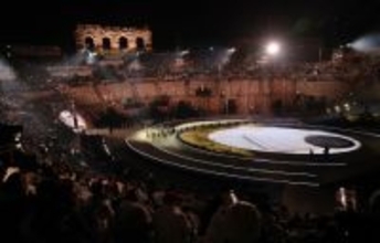 閉会式が始まったベローナ五輪アリーナ