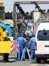 トラック運転手「スマホ見ていた」＝ブレーキ間に合わず衝突か―新名神６人死亡事故・三重県警