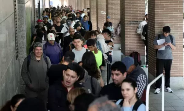 スペイン不法移民合法化、合計１１７万人が申請 多数が若年層