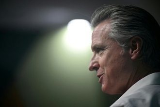 ニューサム加州知事、ＣＯＰ３０でトランプ氏批判「一時的な存在」