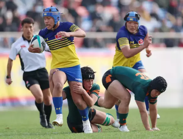 春藤の突進　高校ラグビー