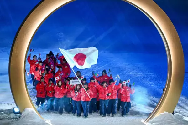 入場行進する日本の選手ら　五輪