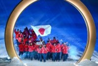 入場行進する日本の選手ら　五輪