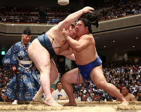 藤ノ川、大関撃破＝大相撲名古屋場所