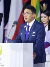 あいさつする大村会長　アジア大会